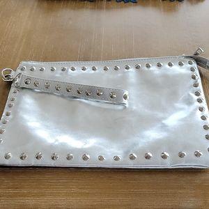 EXPRESSION NYC LARGE WRISTLET